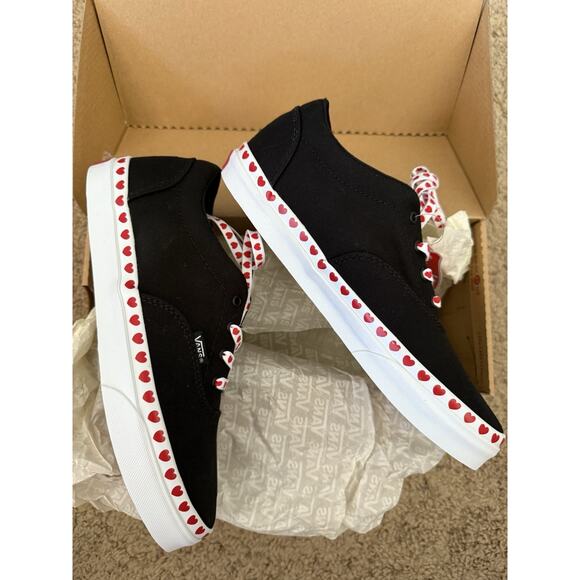Vans Doheny Black White Red Heart Foxing Girls Lace Up Sneaker Shoes Size 5